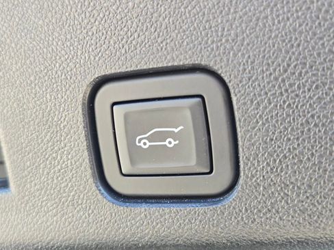 Used 2024 Chevrolet Traverse LT AWD/4WD image 19