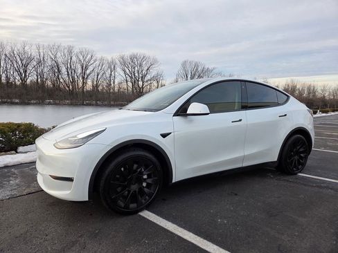 Used 2020 Tesla Model Y Long Range image 13