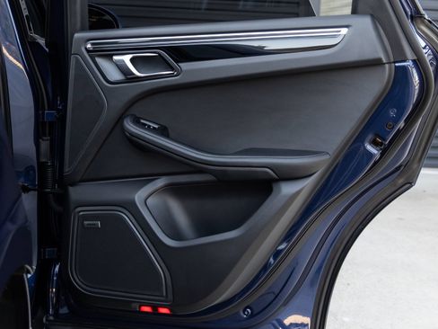 Certified 2026 Porsche Macan AWD/4WD image 38