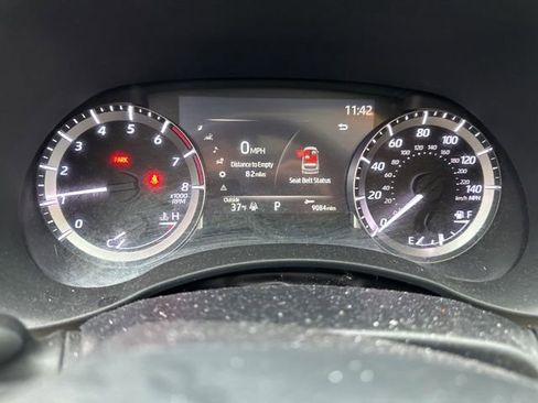 Used 2023 Toyota Highlander XLE image 2