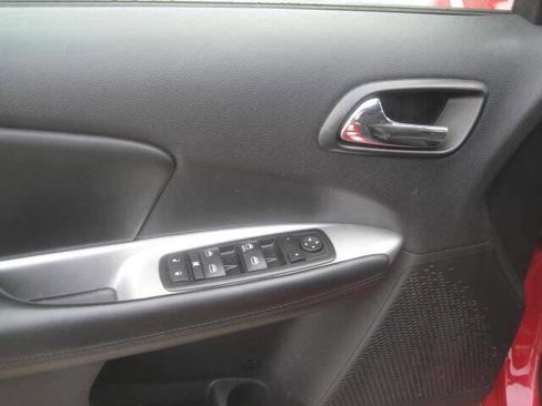 Used 2014 Dodge Journey SXT image 18