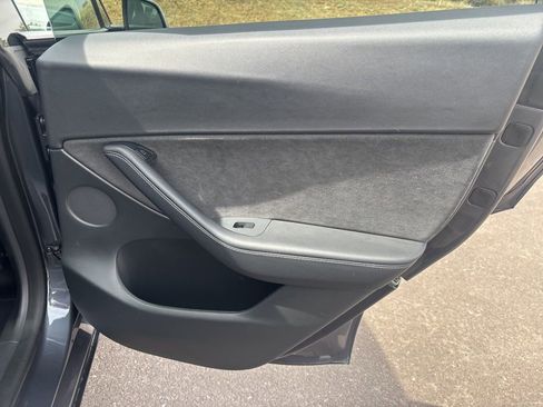Used 2021 Tesla Model Y Long Range image 15