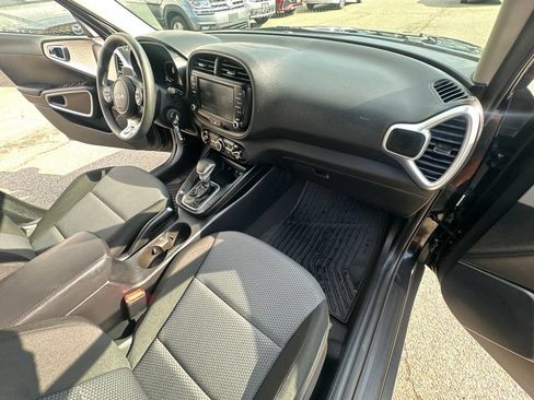 Used 2023 Kia Soul LX w/ LX Technology Package FWD image 30