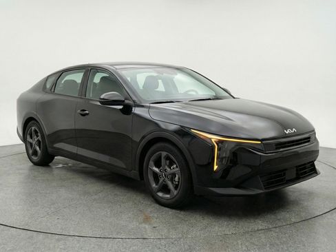Used 2025 Kia K4 FWD image 3