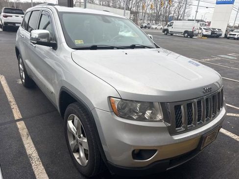 Used 2013 Jeep Grand Cherokee Overland w/ Advance Technology Group image 4