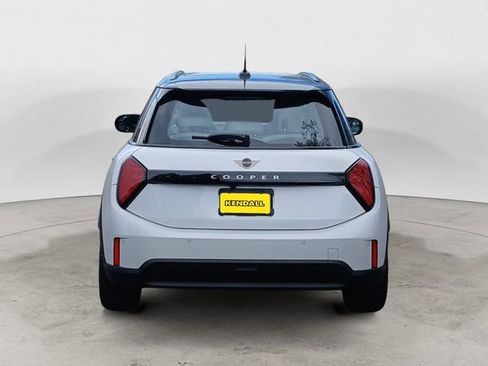 Used 2025 MINI Cooper 4-Door Hardtop image 4