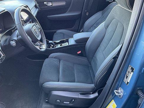 Certified 2025 Volvo XC40 B5 Plus AWD/4WD image 15