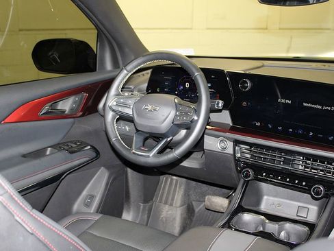 Used 2025 Chevrolet Traverse Z71 w/ LPO, Floor Liner Package AWD/4WD image 15