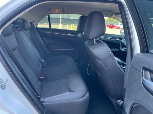 Used 2022 Chrysler 300 Touring image 15