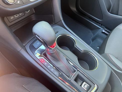 Used 2022 Chevrolet Equinox RS w/ Infotainment Package image 29