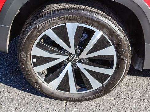 Used 2023 Volkswagen Taos SE image 13