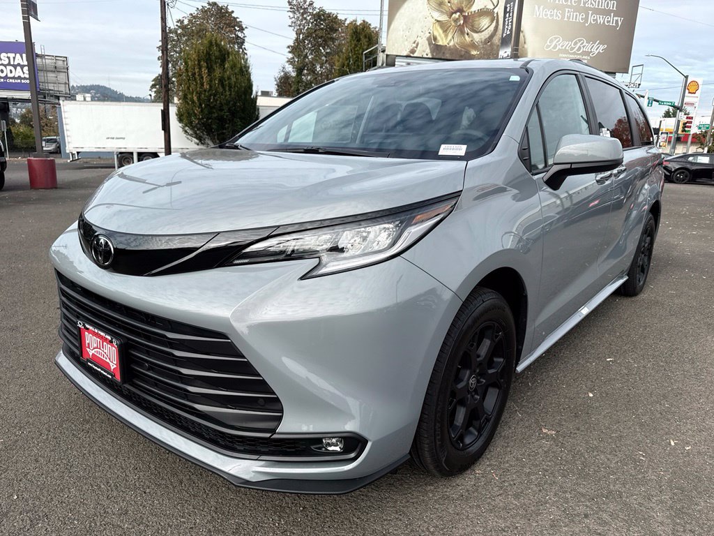 New 2026 Toyota Sienna XLE Woodland Edition AWD/4WD image 4