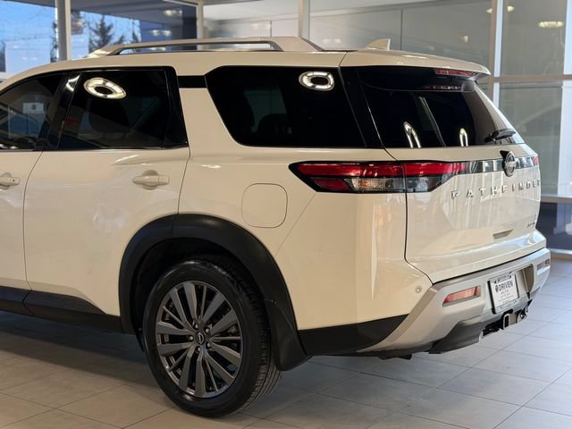 Used 2022 Nissan Pathfinder SL AWD/4WD image 13