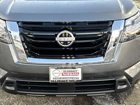 New 2025 Nissan Pathfinder SV w/ SV Premium Package image 9