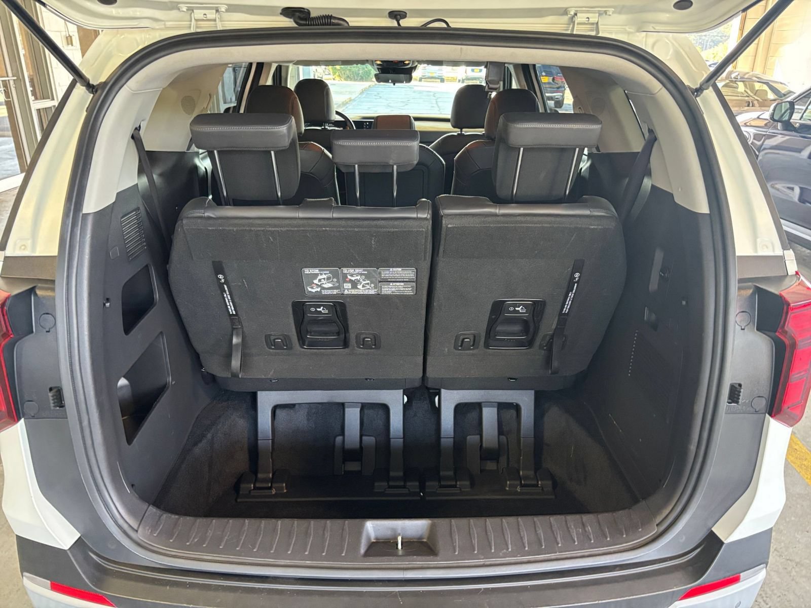 Used 2026 Kia Carnival FWD image 33