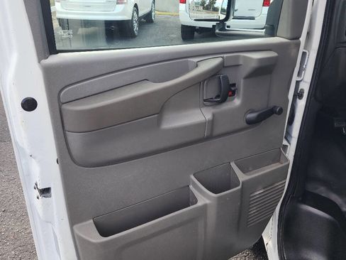 Used 2007 Chevrolet Express 3500 image 23