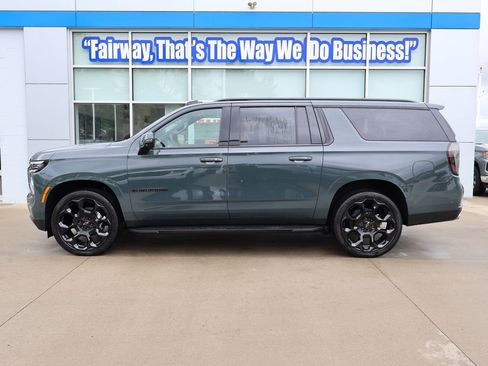 New 2026 Chevrolet Suburban RST w/ RST Capability Package AWD/4WD image 7