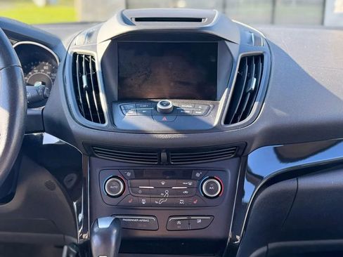 Used 2018 Ford Escape SE w/ SE Sport Appearance Package image 18