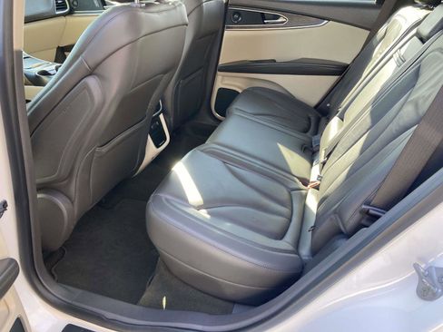 Used 2019 Lincoln Nautilus Select image 17