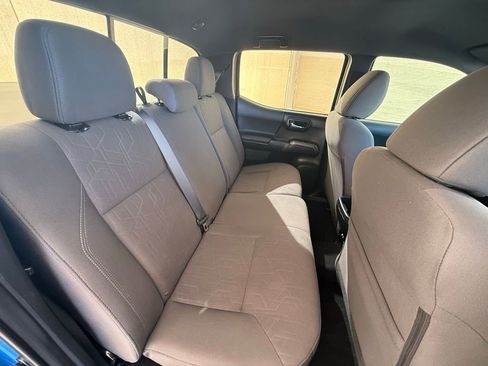 Used 2018 Toyota Tacoma TRD Off-Road image 15