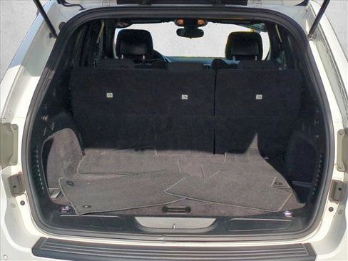 Used 2017 Jeep Grand Cherokee Laredo image 6