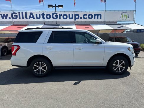 Used 2018 Ford Expedition XLT w/ Equipment Group 201A AWD/4WD image 6