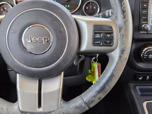 Used 2011 Jeep Patriot Latitude w/ Sun/Sound Group AWD/4WD image 22