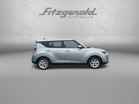 Used 2024 Kia Soul LX w/ Option Group 015 FWD image 8