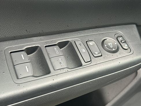 Used 2025 Honda CR-V Sport image 12