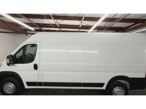Used 2024 RAM ProMaster 2500 FWD image 5