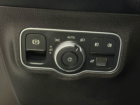 Used 2020 Mercedes-Benz GLB 250 4MATIC image 27