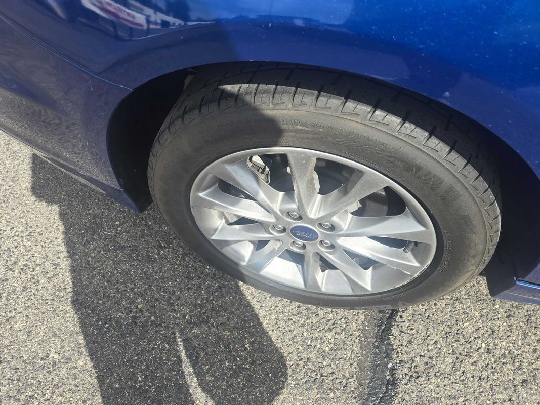 Used 2017 Ford Fusion SE FWD image 28