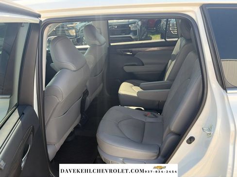 Used 2021 Toyota Highlander Platinum AWD/4WD image 17
