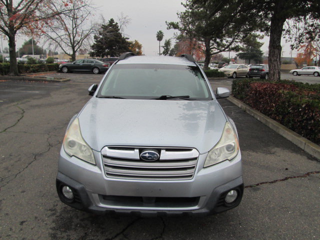 Used 2013 Subaru Outback 2.5i Premium AWD/4WD image 2