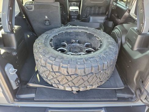 Used 2018 Jeep Wrangler Unlimited Rubicon w/ Dual Top Group AWD/4WD image 7