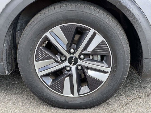 Used 2022 Kia Niro EX Premium FWD image 7