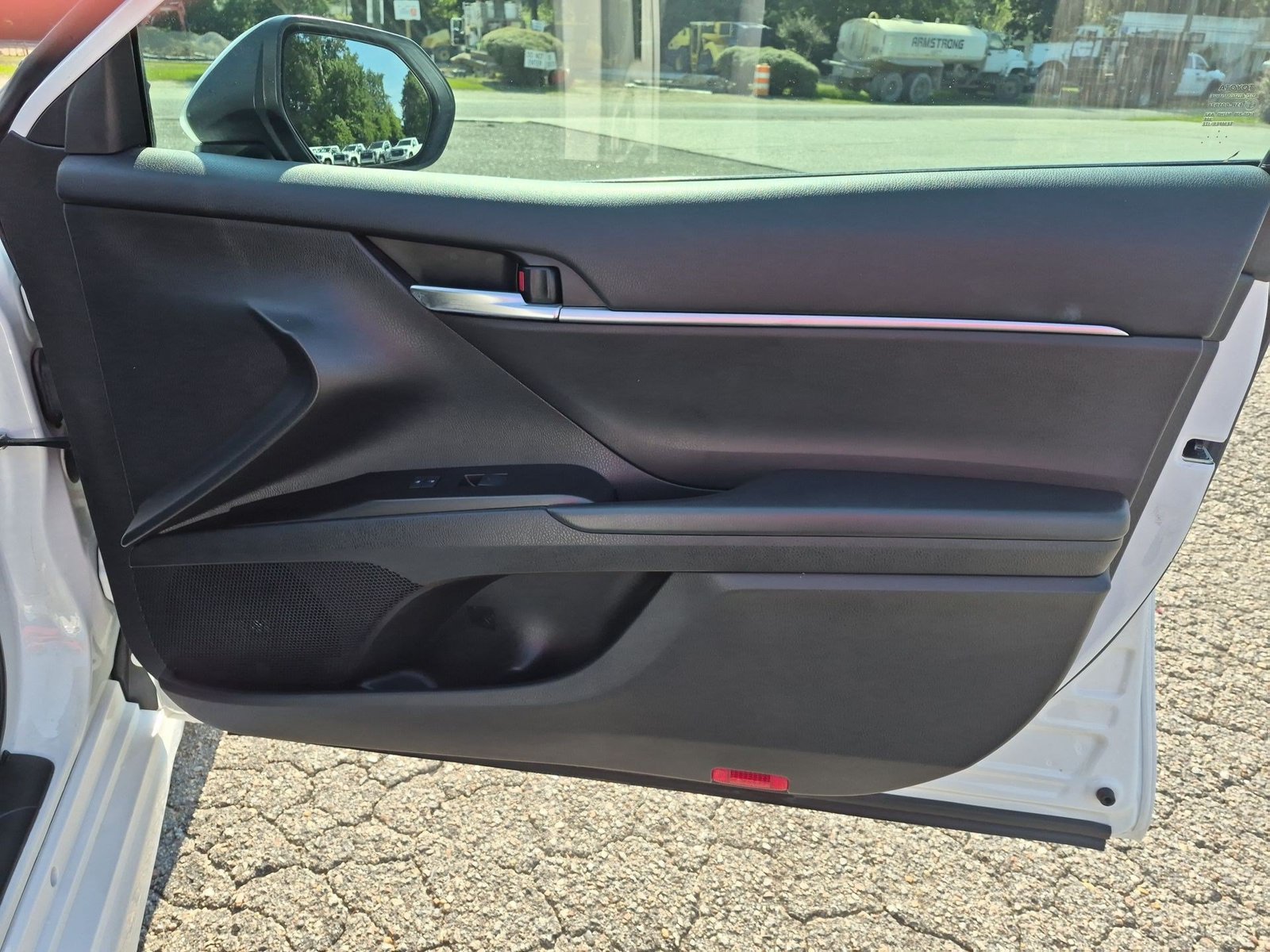 Used 2022 Toyota Camry SE FWD image 24