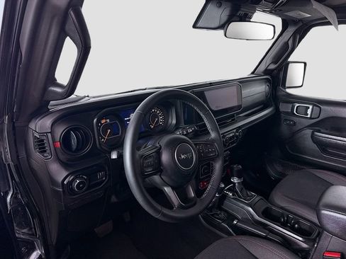 Used 2025 Jeep Wrangler Unlimited Rubicon image 9