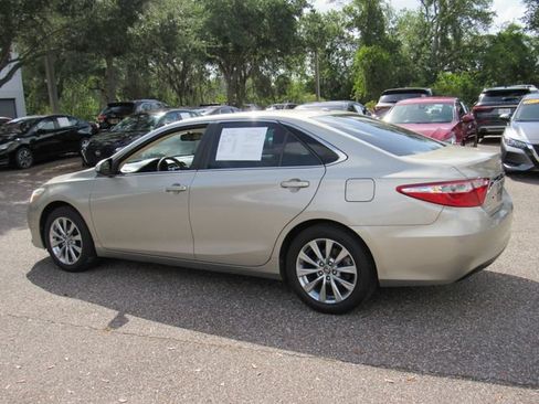 Used 2017 Toyota Camry XLE w/ Moonroof Package FWD image 5