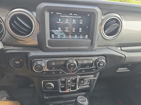 Used 2021 Jeep Wrangler Unlimited Sahara AWD/4WD image 13