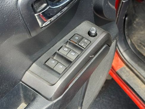 Used 2018 Toyota Tacoma TRD Off-Road AWD/4WD image 16
