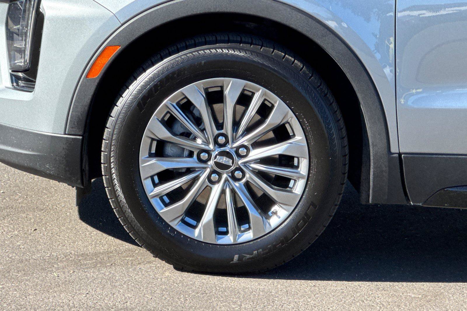 Used 2025 Cadillac XT4 Premium Luxury FWD image 29