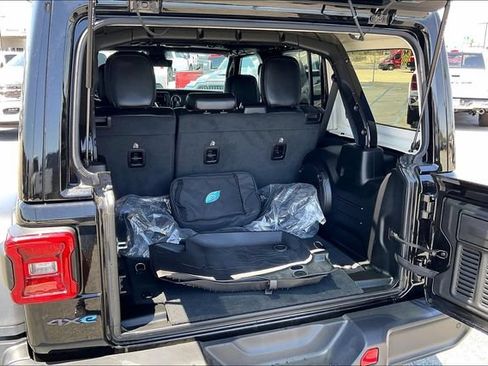Used 2023 Jeep Wrangler Unlimited Rubicon 4xe w/ Safety Group AWD/4WD image 34