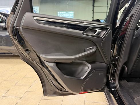 Used 2021 Porsche Macan AWD/4WD image 37