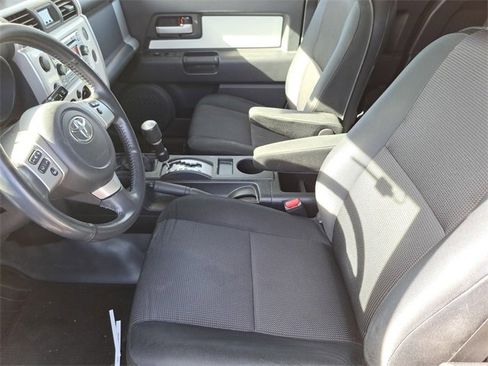 Used 2011 Toyota FJ Cruiser 4WD image 23