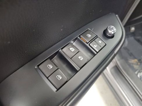 Used 2018 Toyota Highlander SE image 12