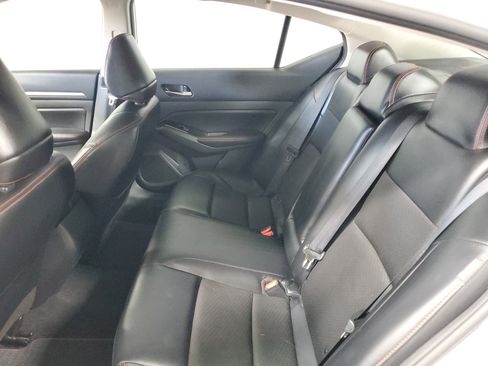 Used 2024 Nissan Altima 2.5 SR FWD image 10
