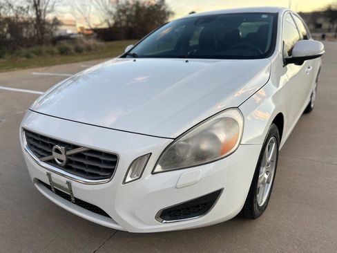 Used 2012 Volvo S60 T5 image 2