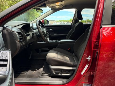 Used 2025 Nissan Rogue SV AWD/4WD image 29