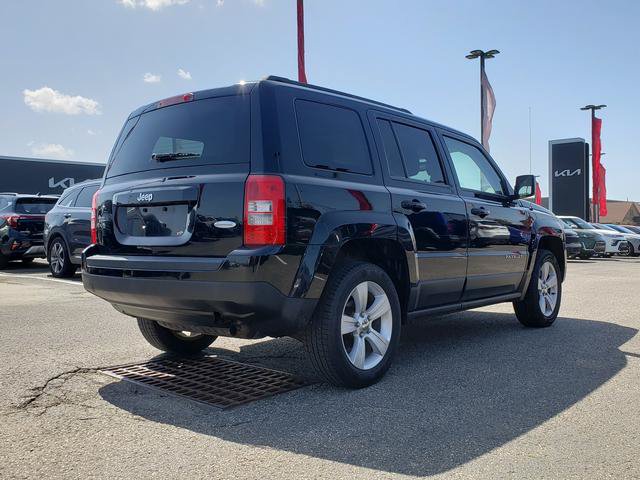 Used 2015 Jeep Patriot Latitude AWD/4WD image 3